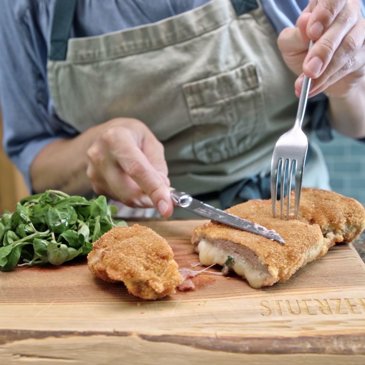 Hirsch Cordon bleu mit Feldsalat